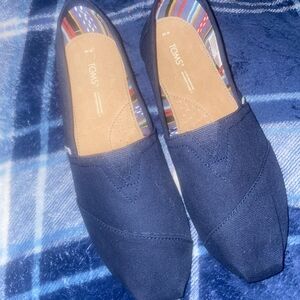 TOMS Size 10 Navy Canvas Shoes